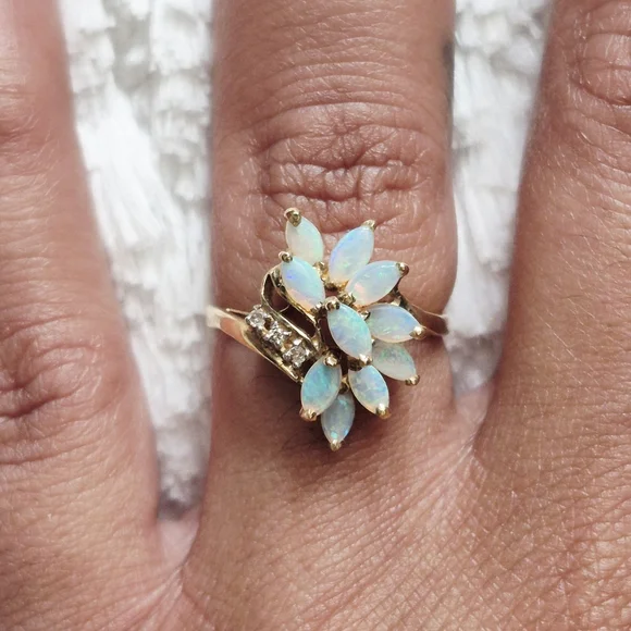 Vintage 14k Yellow Gold Opal & Diamond Floral Cluster Ring